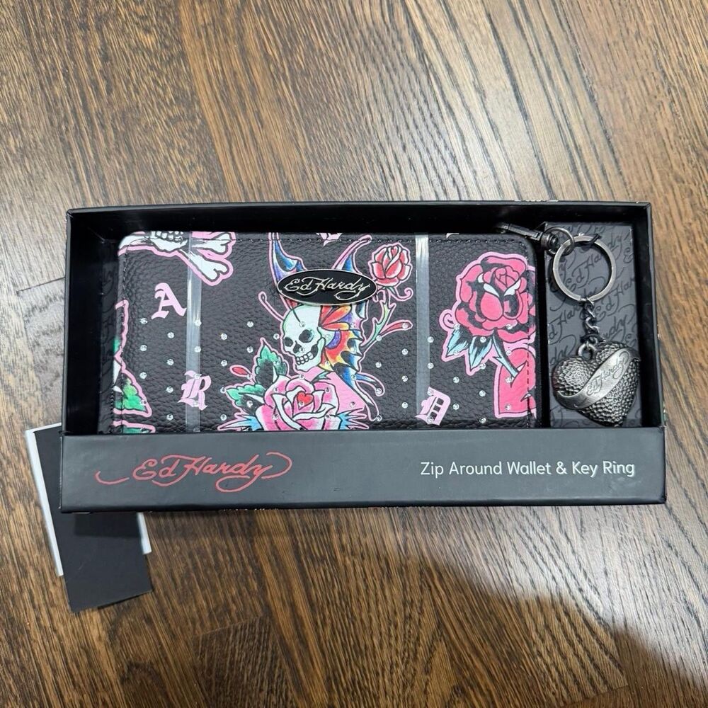 ed hardy wallet card holder with key ring tattoo print in black/pink gift set